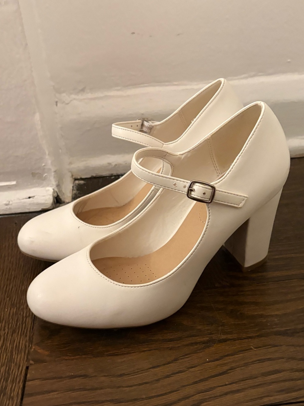 Classic Mary Jane Block Heel Pumps in White Size 8